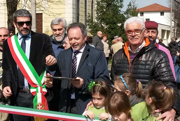 Un'immagine dell'inaugurazione con l'assessore Zanetti e il presidente Girardello