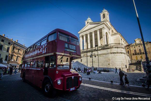 Un simbolo molto "british" in centro a Schio (foto pagina Facebook Britishdayschio)