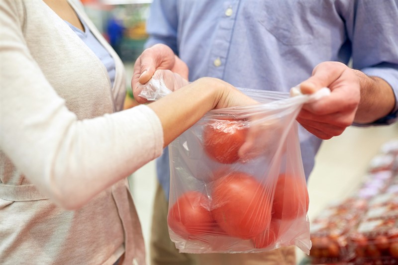 SACCHETTI DI PLASTICA ULTRALEGGERI, DA GENNAIO SOL