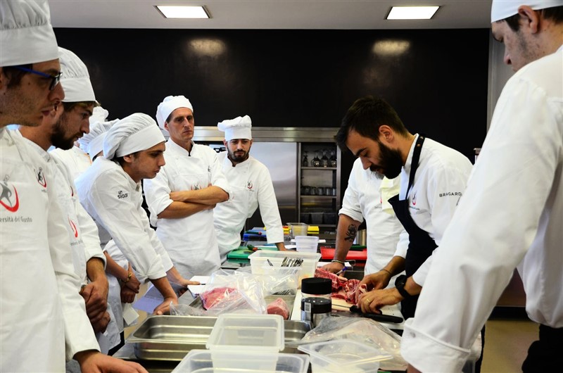 UNA BORSA DI STUDIO PER IL CORSO "CUOCO" CON QUALI