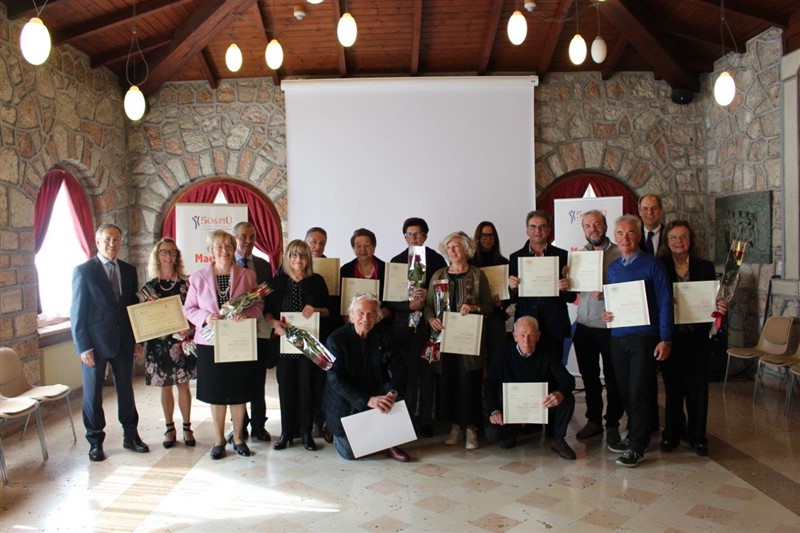 Foto di gruppo per i premiati