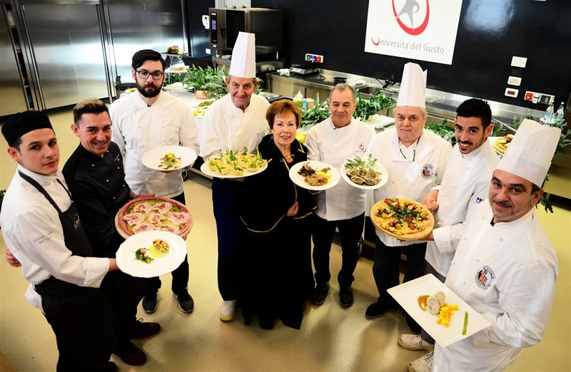 FOTO DI GRUPPO PER I PROTAGONISTI DELLA RASSEGNA