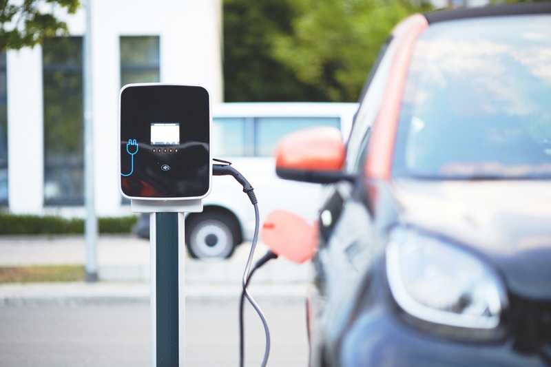 COLONNINE ELETTRICHE DI RICARICA, ARRIVANO I CONTRIBUTI