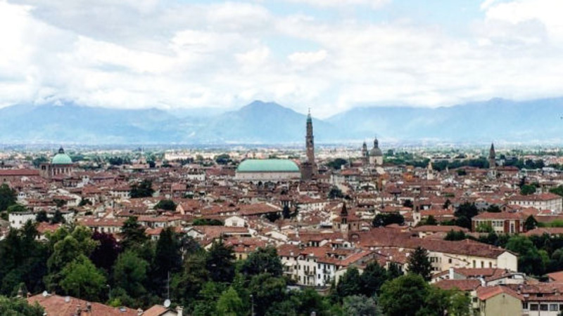 UNA BELLA IMMAGINE DELLA CITTÀ DI VICENZA