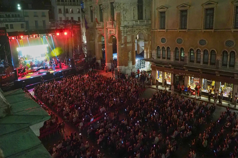 VICENZA IN FESTIVAL, MUSICA LIVE E COMICITÀ IN PIAZZA DEI SIGNORI