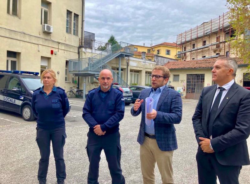 Un'immagine della conferenza stampa che ha annunciato l'attivazione dei vigili di quartiere