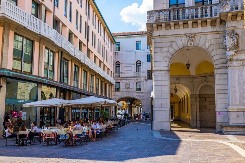 STAI VALUTANDO DEGLI INVESTIMENTI? NON LASCIARTI SFUGGIRE IL BANDO DISTRETTI DEL COMMERCIO