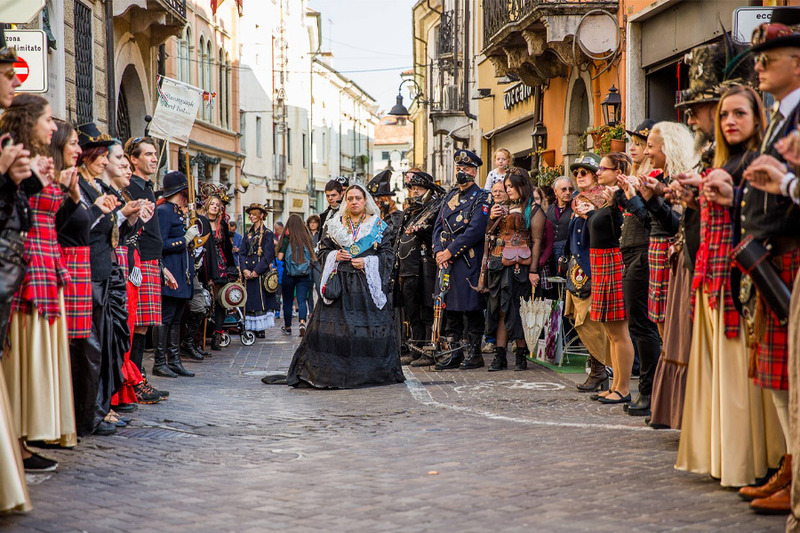Una foto di un'edizione passata del British Day di Schio (foto dal profilo Facebook British DAY)