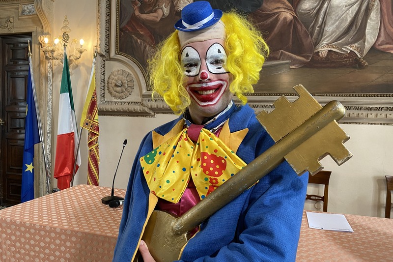 Ciaci, simbolo del Carnevale di Malo, alla presentazione della manifestazione in Sala Stucchi a Vicenza