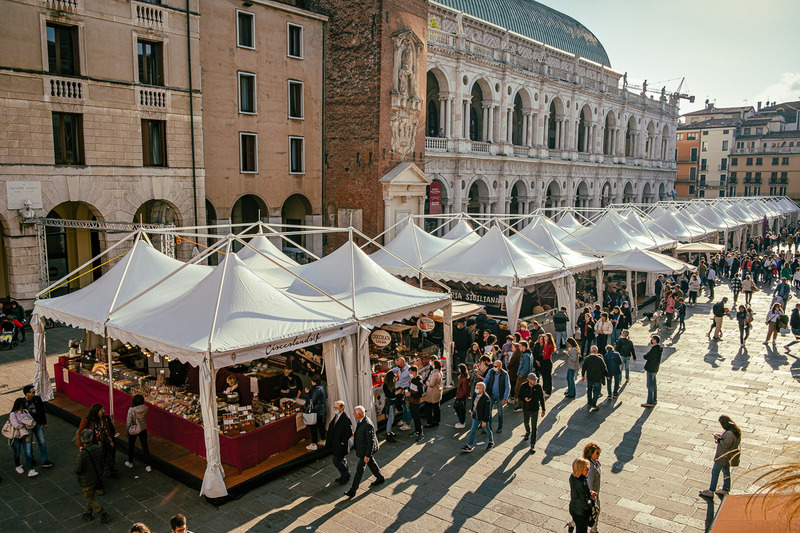 CIOCCOLANDOVI, DAL 20 AL 22 OTTOBRE IN PIAZZA DEI SIGNORI E CONTRA' GARIBALDI