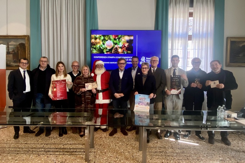 Foto di gruppo alla presentazione delle iniziative