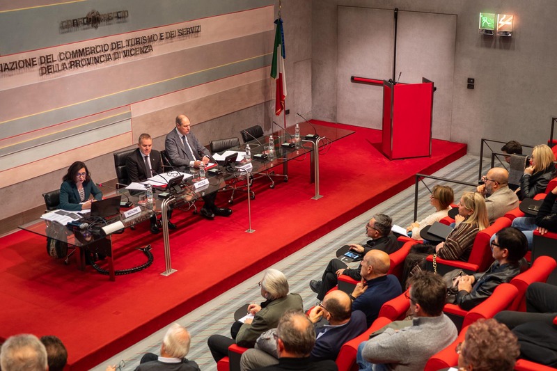 ASSEMBLEA CONFCOMMERCIO VICENZA: INCERTEZZA E INFLAZIONE, MA IL TERZIARIO DI MERCATO VICENTINO REGGE