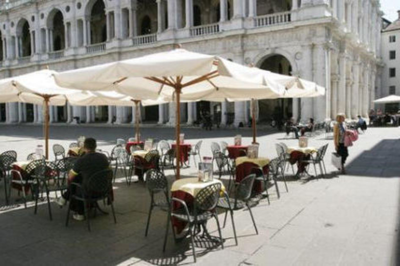 Un plateatico in centro storico di Vicenza (foto Comune di Vicenza)