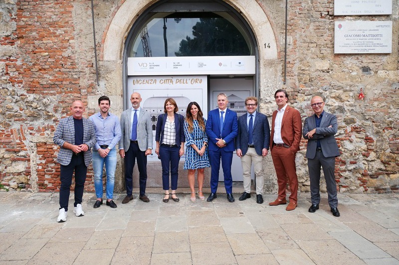 Foto di gruppo al via dell'iniziativa