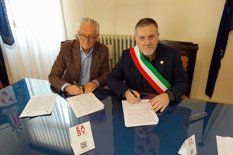 La firma del protocollo da parte del presidente Xoccato e del sindaco Masero