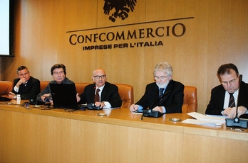 Un'immagine della conferenza stampa tenutasi nella sede della Confcommercio nazionale