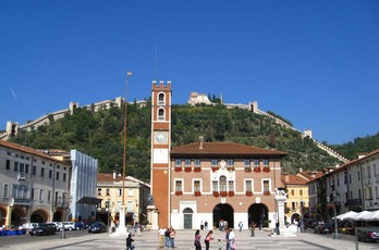 La centralissima "piazza degli scacchi", simbolo di Marostica