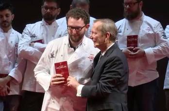 La premiazione dello chef Alessio Longhini (foto dal profilo Facebook di Stube Gourmet)