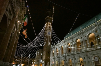 Atmosfera natalizia in centro storico a Vicenza (foto Comune di Vicenza)
