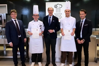 I vincitori di Chef Talent con Ernesto Boschiero (amministratore delegato di Esac), Silvio Tombolato di Banca Mediolanum ed Enrico Res di Rader Spa