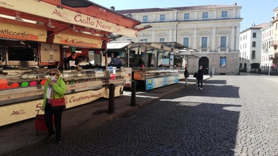 Un mercato alimentare (foto Comune di Vicenza)