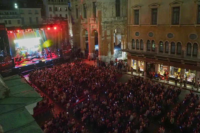 VICENZA IN FESTIVAL, MUSICA LIVE E COMICITÀ IN PIAZZA DEI SIGNORI