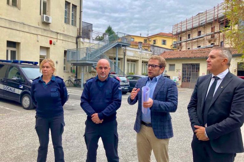 Un'immagine della conferenza stampa che ha annunciato l'attivazione dei vigili di quartiere