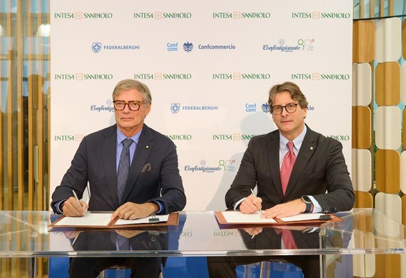 La firma della convenzione tra Confcommercio e Banca Intesa