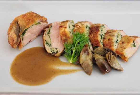 Faraona disossata ripiena al Broccolo Fiolaro, un piatto della Trattoria Cortese