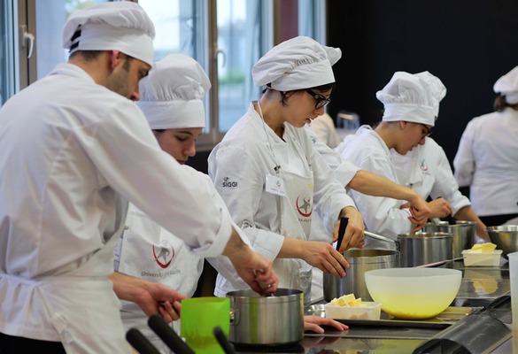 Un'immagine della precedente edizione del corso pasticcere