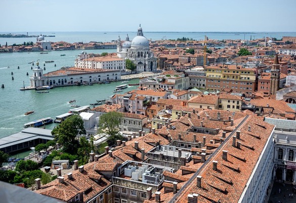 TURISMO, IL VENETO CONSOLIDA LA SUA LEADERSHIP: ESTATE 2026 IN CRESCIT