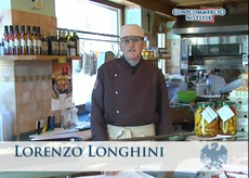 Lorenzo Longhini nella sua macelleria ad Asiago