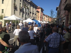 Un'immagine di Corso SS. Felice e Fortunato durante la festa organizzata dai commercianti