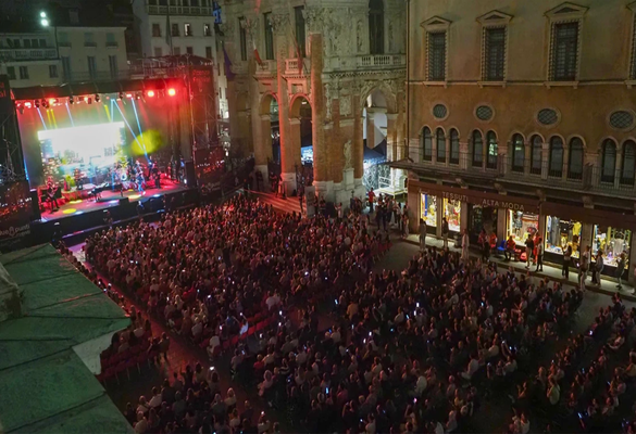 VICENZA IN FESTIVAL, MUSICA LIVE E COMICITÀ IN PIAZZA DEI SIGNORI