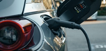 MERCATO AUTO: A VICENZA L’ELETTRICO VA, MA L’ATTESA DEGLI INCENTIVI FRENA LE VENDITE