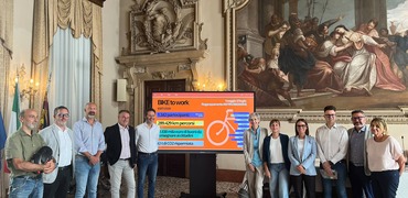Foto di gruppo alla presentazione dei dati su Bike to work