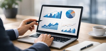 CONSUMI E TURISMO TENGONO IN MOTO L'ECONOMIA