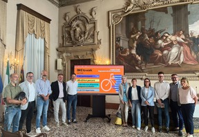 Foto di gruppo alla presentazione dei dati su Bike to work