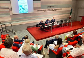 Un'immagine dell'incontro Federmobili in Confcommercio Vicenza