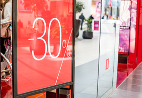 VICENTINI A CACCIA DI SCONTI SULL’ABBIGLIAMENTO: SABATO 4 LUGLIO AL VIA I SALDI ESTIVI