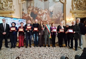 Foto di gruppo per le botteghe e attività storiche riconosciute dal Comune di Vicenza