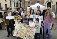 Foto di gruppo per gli alunni premiati al concorso La Musica Jazz, dal direttore Boschiero, dal presidente Trevisan e dall'assessore Lazzari Foto di gruppo per gli alunni premiati al concorso La Musica Jazz, dal direttore Boschiero, dal presidente Trevisan e dall'assessore Lazzari
