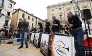Un'immagine del concerto della GBO Funk & Jazz Orchestra, tenutosi sabato 18 maggio in piazza San Lorenzo (foto A. Serra) Un'immagine del concerto della GBO Funk & Jazz Orchestra, tenutosi sabato 18 maggio in piazza San Lorenzo (foto A. Serra)