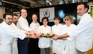 Foto di gruppo degli chef de Le Buone Tavole con il Piatto Nuove Idee e sotto un'immagine del piatto Foto di gruppo degli chef de Le Buone Tavole con il Piatto Nuove Idee e sotto un'immagine del piatto