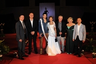 Vera Fanchin e Stefano Bertinazzo, modelli per una notte, con gli organizzatori dell'evento Vera Fanchin e Stefano Bertinazzo, modelli per una notte, con gli organizzatori dell'evento
