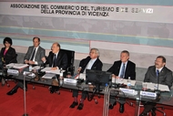 Il tavolo dei relatori all'Assemblea 2013 dell'Associazione Il tavolo dei relatori all'Assemblea 2013 dell'Associazione