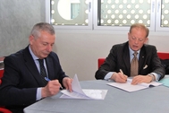 Da sinistra, il presidente Terfidi Veneto Paolo Chiarello e Giampiero Bernardelle, Amministratore Delegato di Farbanca, siglano l'intesa Da sinistra, il presidente Terfidi Veneto Paolo Chiarello e Giampiero Bernardelle, Amministratore Delegato di Farbanca, siglano l'intesa