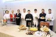 Foto di gruppo per i ristoratori che partecipano alla rassegna Foto di gruppo per i ristoratori che partecipano alla rassegna