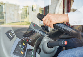 LIMITI DI ETÀ E GUIDA DI MEZZI PESANTI E AUTOBUS
