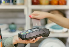 DISALLINEAMENTO TRA REGISTRATORI TELEMATICI E SISTEMI DI PAGAMENTO NEL “CASSETTO FISCALE”: GLI ESERCENTI RISCHIANO PESANTI SANZIONI